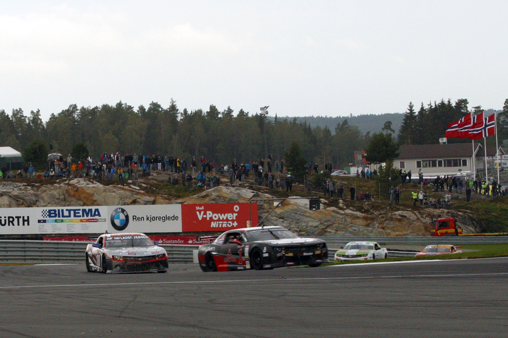 Regn eller ej publikum er med til det hele.
(Foto: Motorsporten.dk)